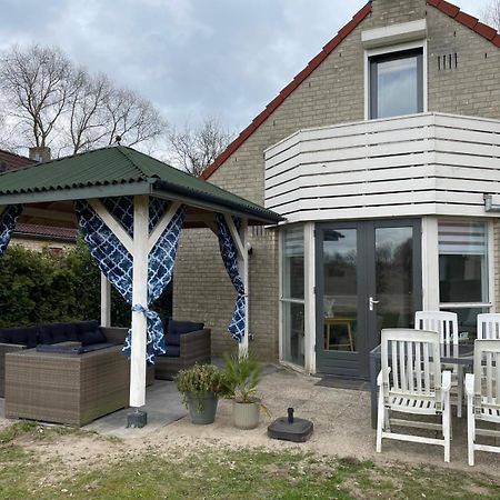 Gezellige Vakantiewoning Aan Het Water In Ewijk - Recreational Only No Workers المظهر الخارجي الصورة